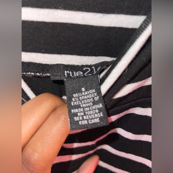 Black and White Small Rue21 skirt - Picture 3 of 3